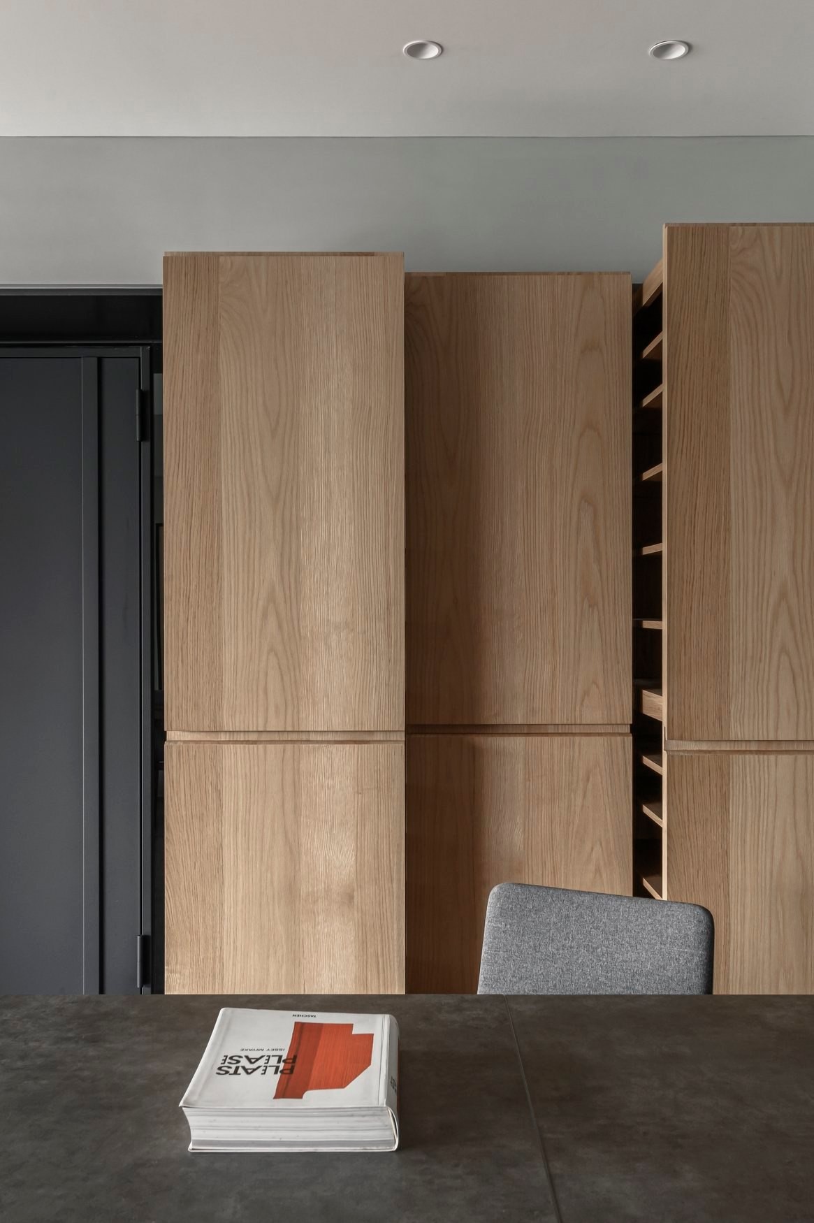 信义区 42 年旧屋翻新，极简设计与温暖家居的完美融合-23