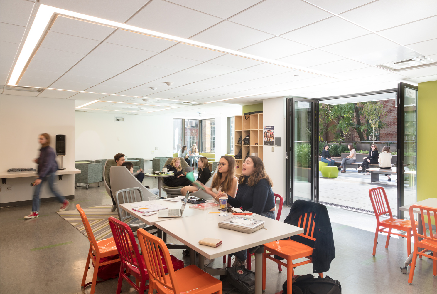 Friends Seminary School | 纽约历史建筑中的现代教育空间-34