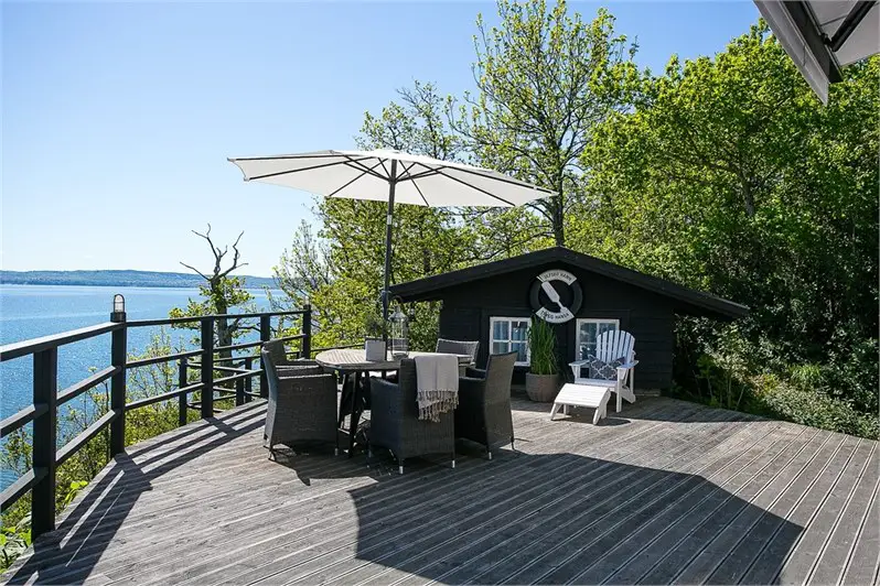 瑞典湖边百年老屋翻新，白色海洋风格度假屋-27