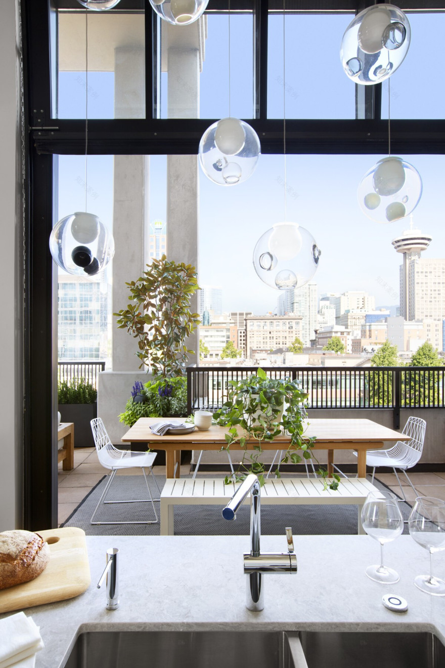 温哥华工业风公寓 | 打造开放空间,强调运动主题-7