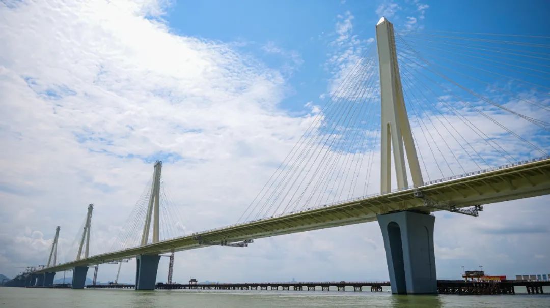 世界首座公铁两用四塔斜拉桥！合龙！-17