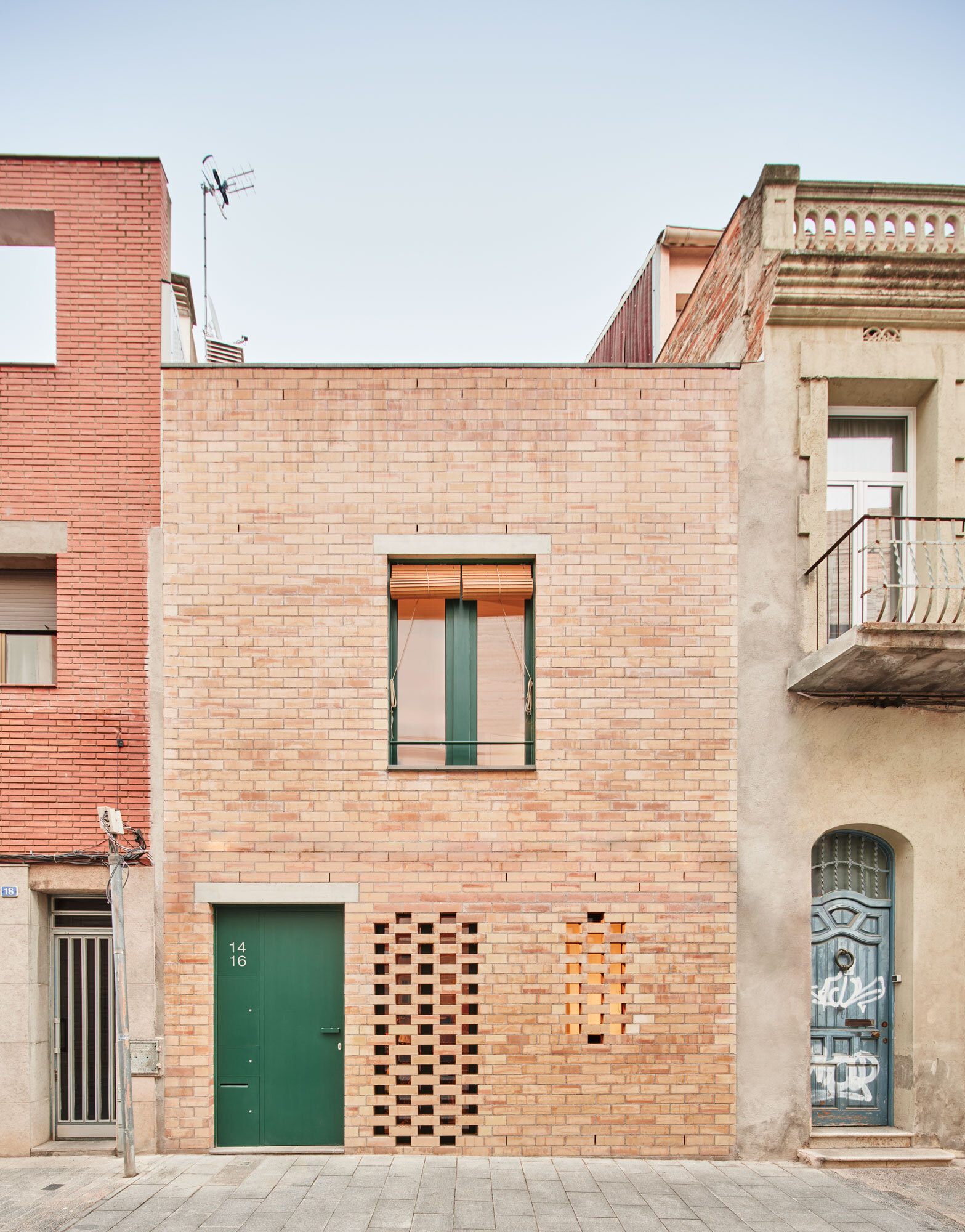 103RAV - New House Between Dividing Walls in Sabadell / Vallribera Arquitectes-8