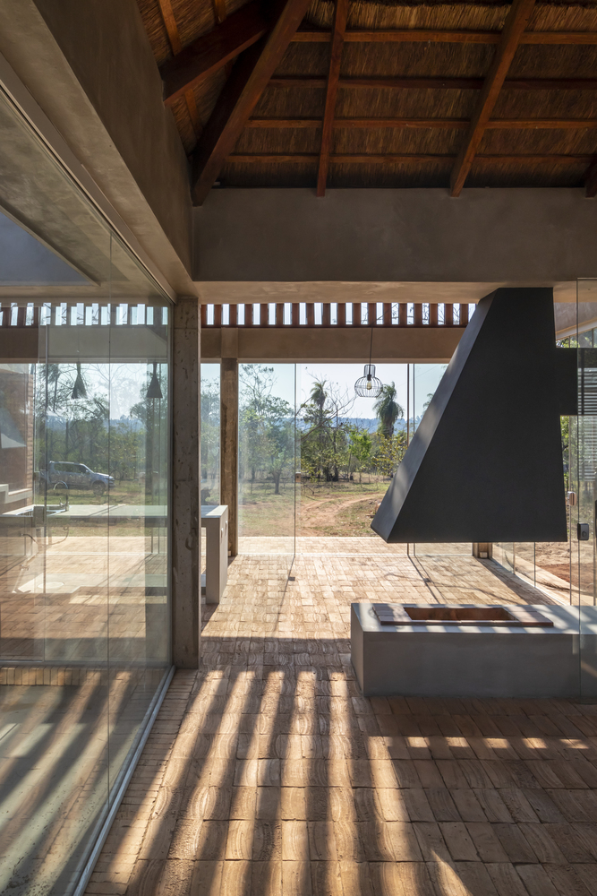 树荫下的低成本环保住宅-31