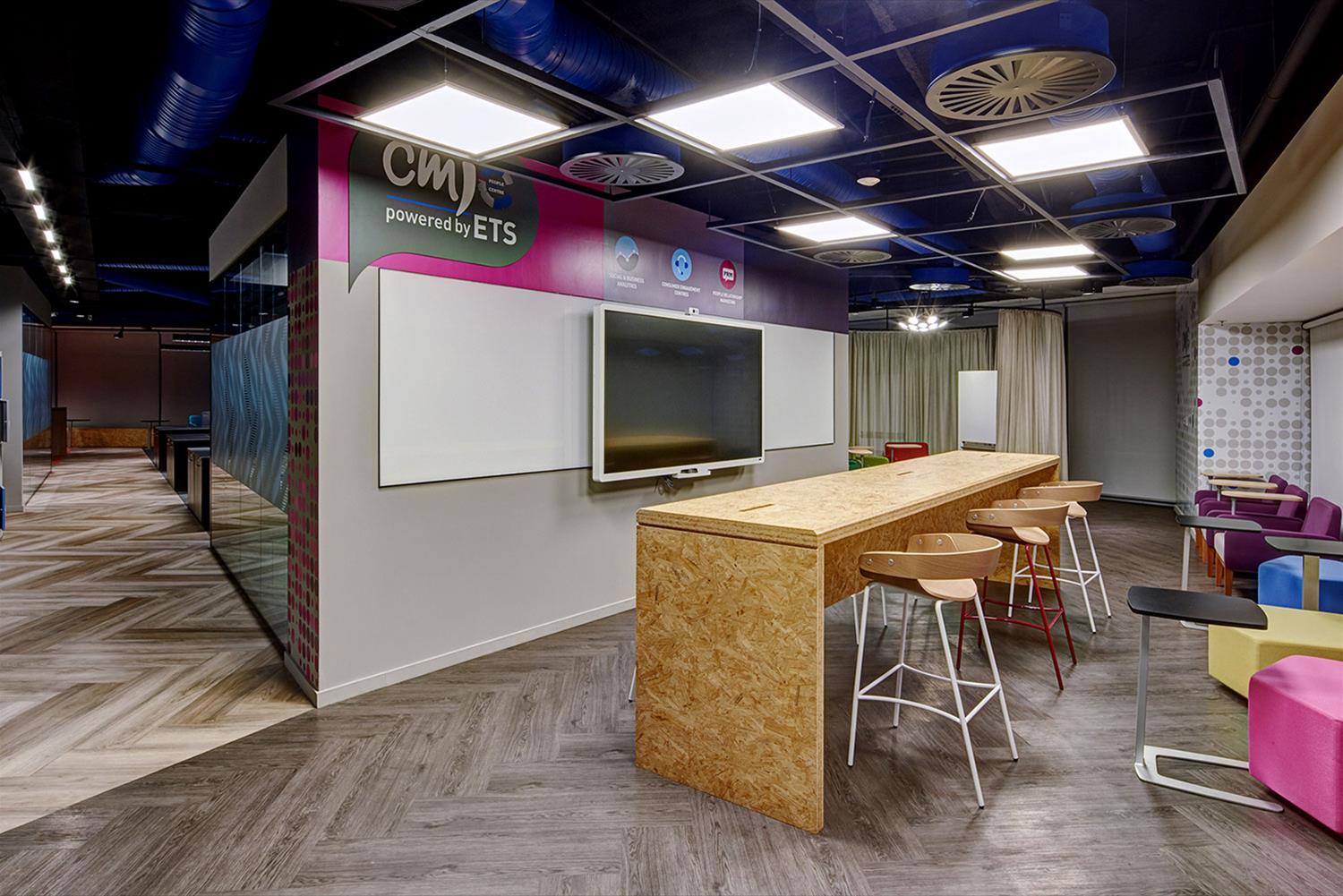 Unilever Brasil 办公室 | 现代木质设计，打造高效办公空间-27