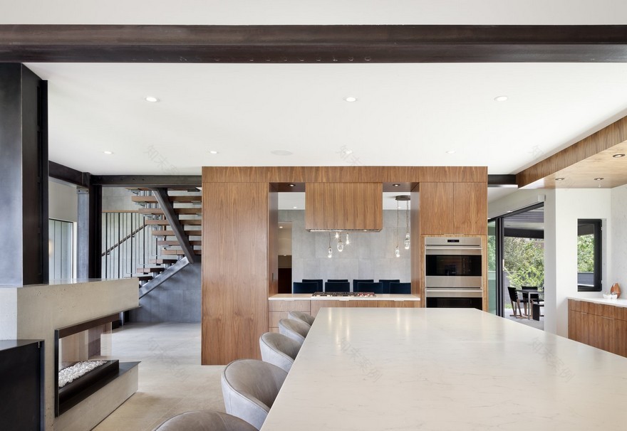华盛顿伦顿山庄现代家居,钢、混凝土、胡桃木的自然魅力-17