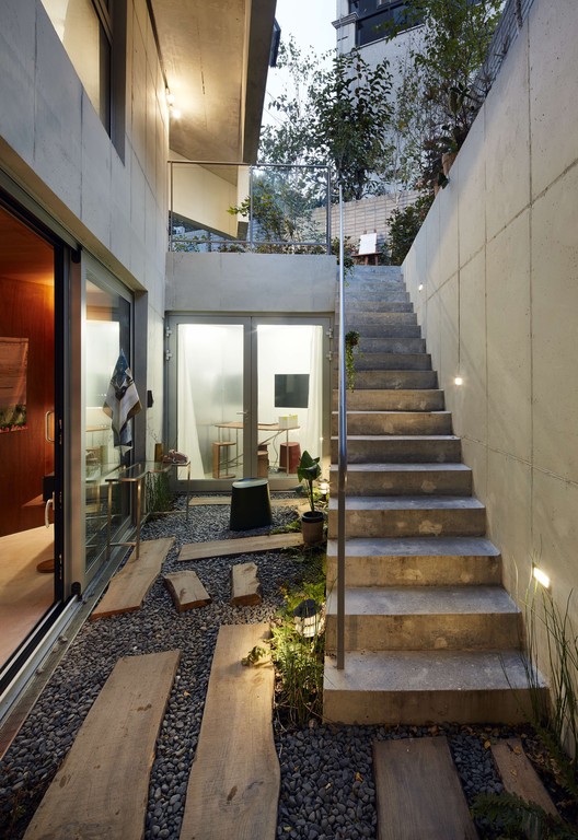 三角形的空间魔法 · 首尔延南地区建筑改造-46