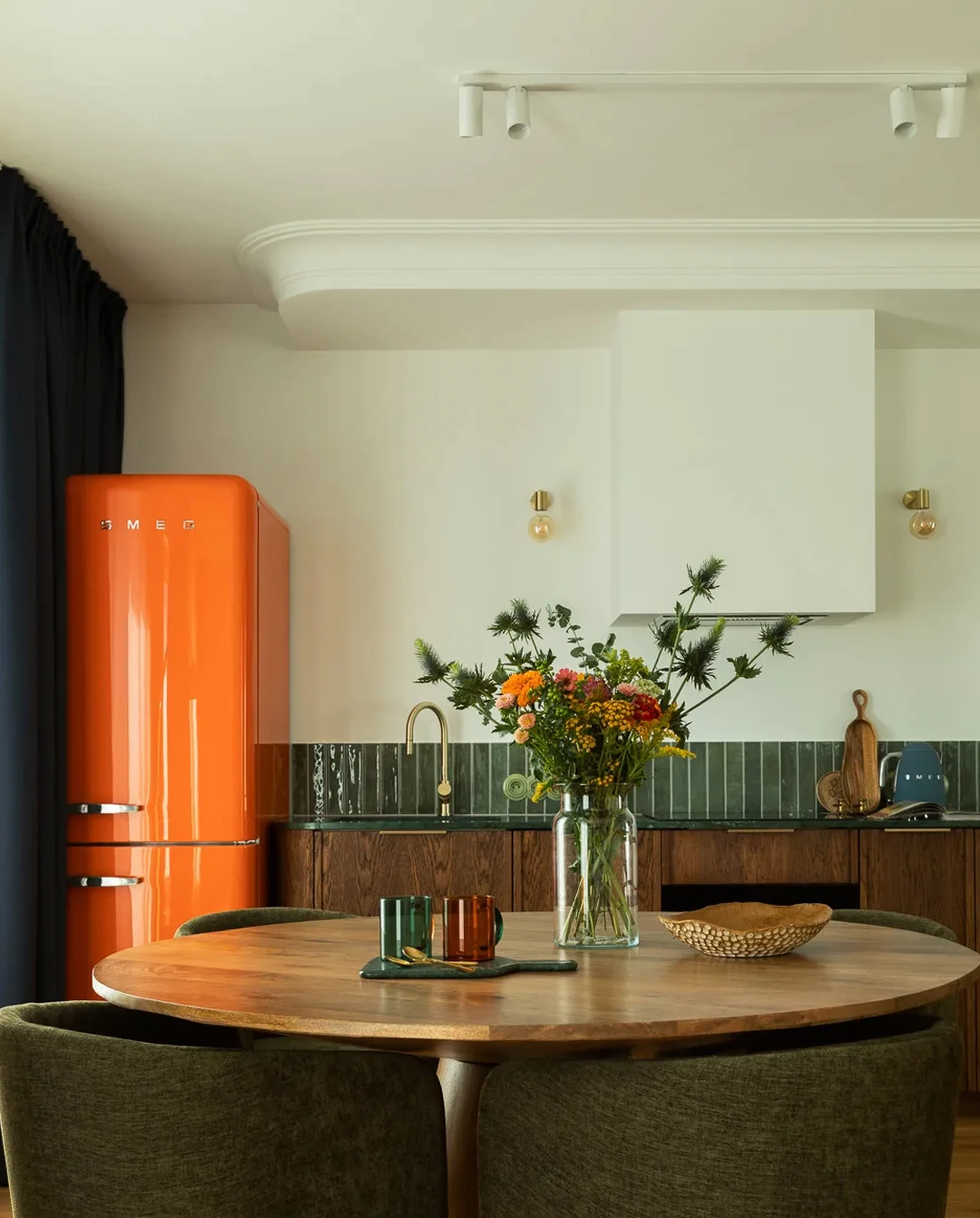 一位女子晒出75㎡的小家，仅凭一个厨房而走红，网友：太有审美了！_20250915-31