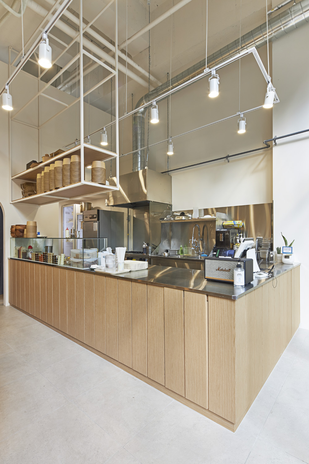 10 坪简约设计 白色木纹打造清爽咖啡厅-7