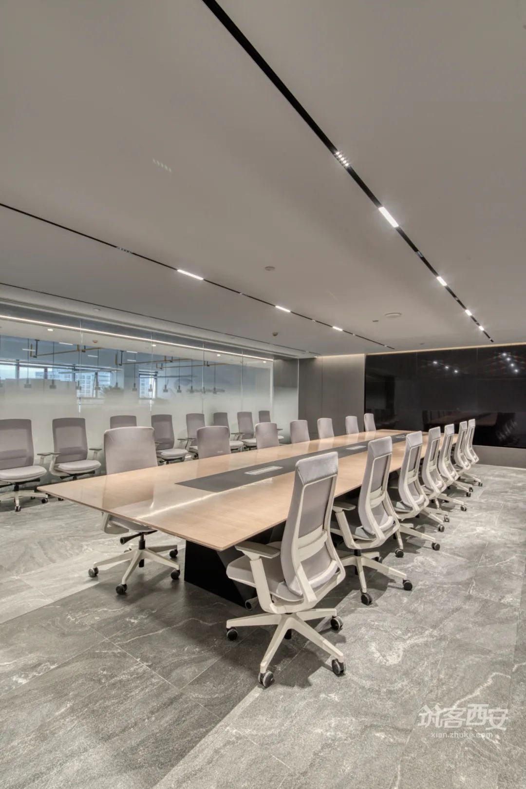 不锈钢吊顶打造科技感消防公司办公空间-27