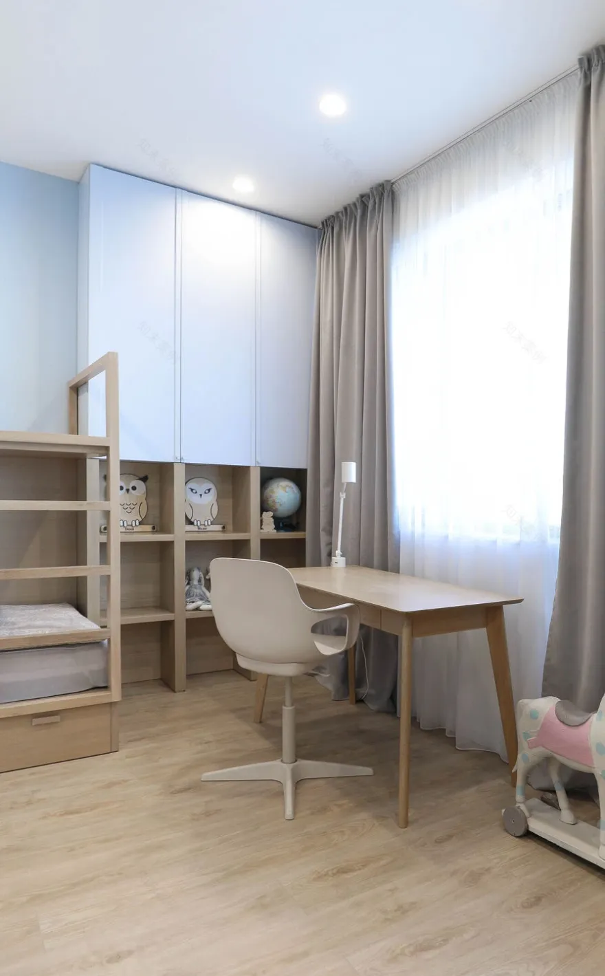 色彩项目 · 充满艺术气息的 2021 年家庭公寓设计丨保加利亚布尔加斯丨Think Forward-26