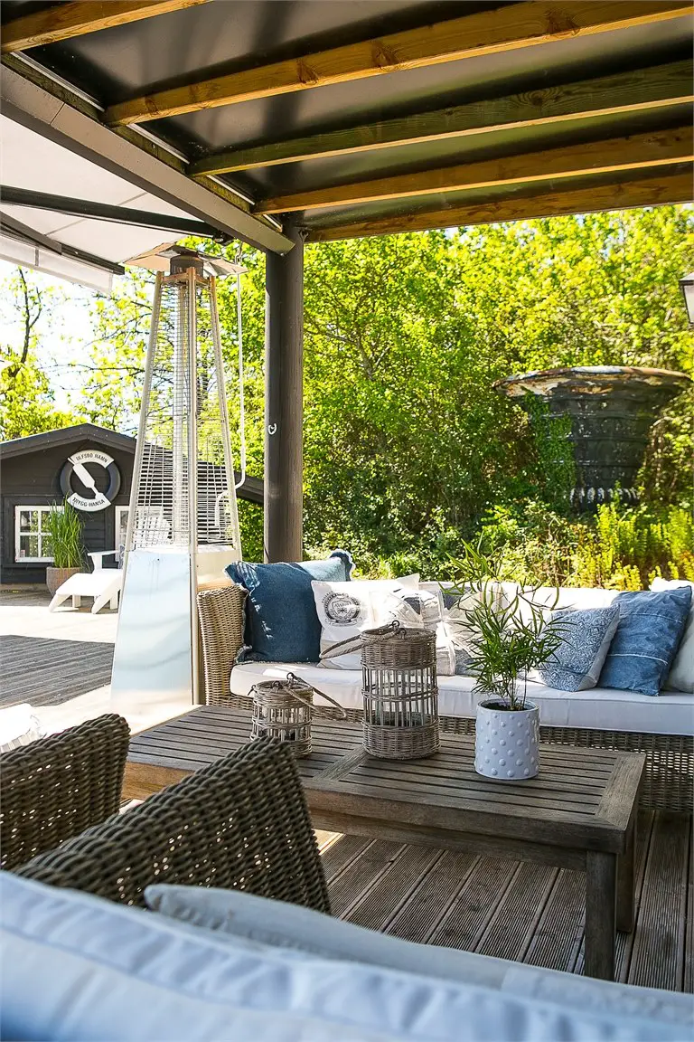 瑞典湖边百年老屋翻新，白色海洋风格度假屋-28