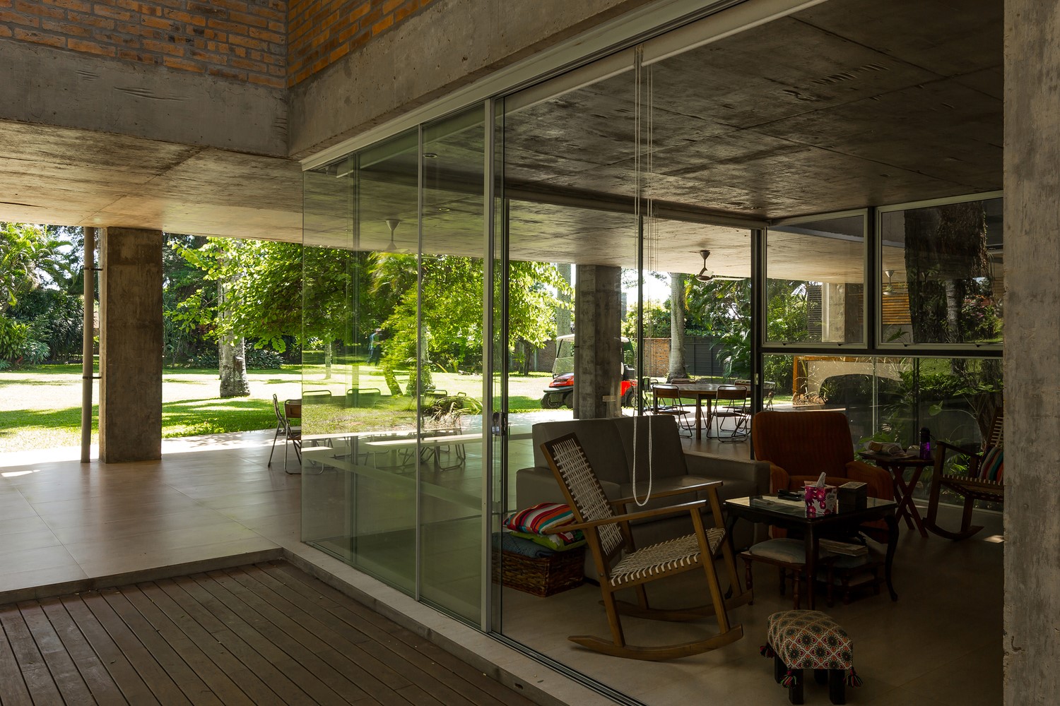 房子之间的树-18