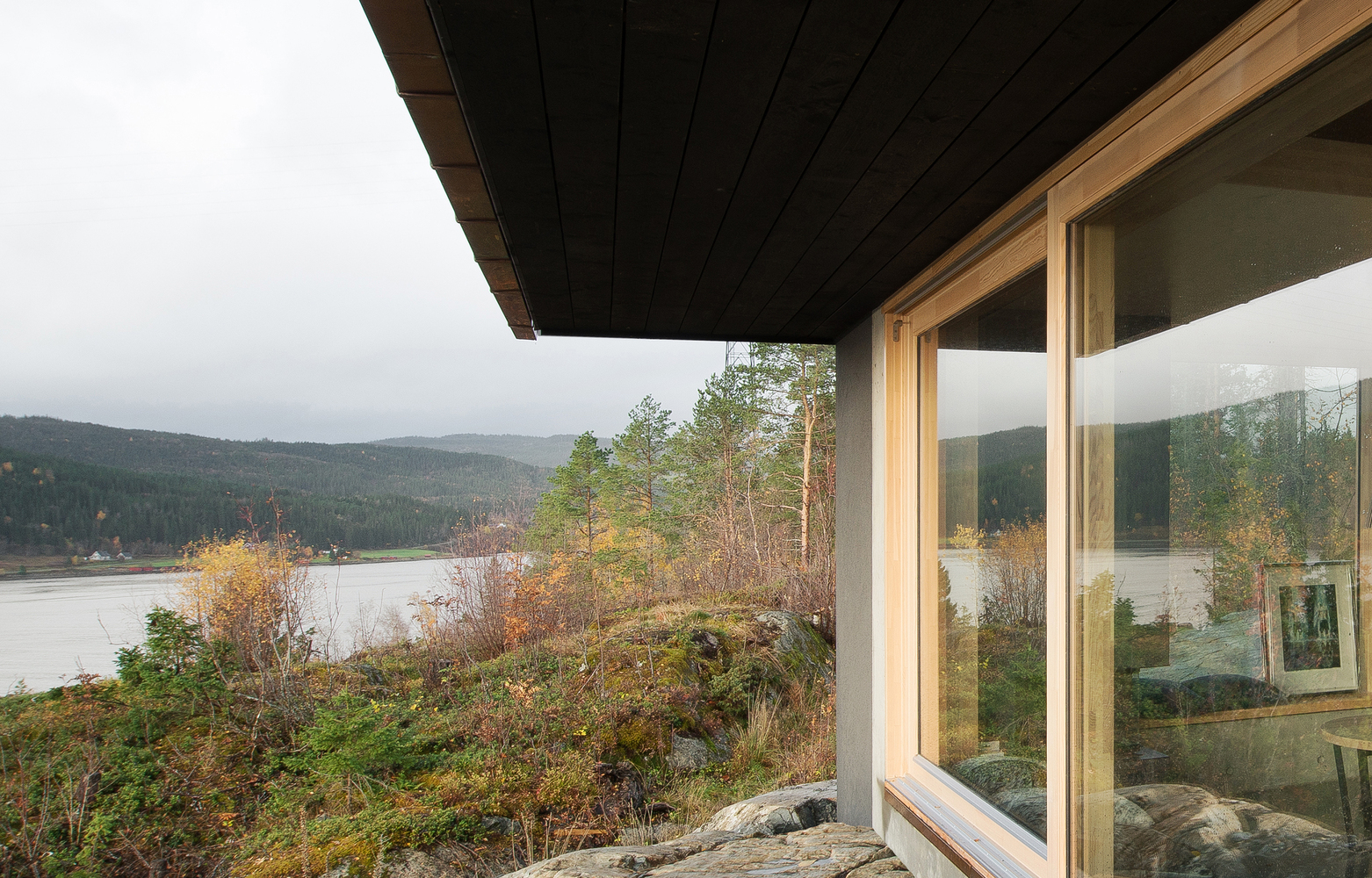 挪威 Rones 小木屋 | 混凝土与木头的和谐共生-37