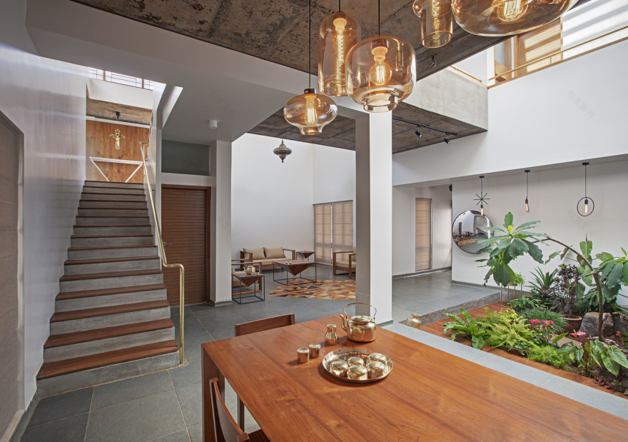 印度南部现代住宅的庭院生活-75