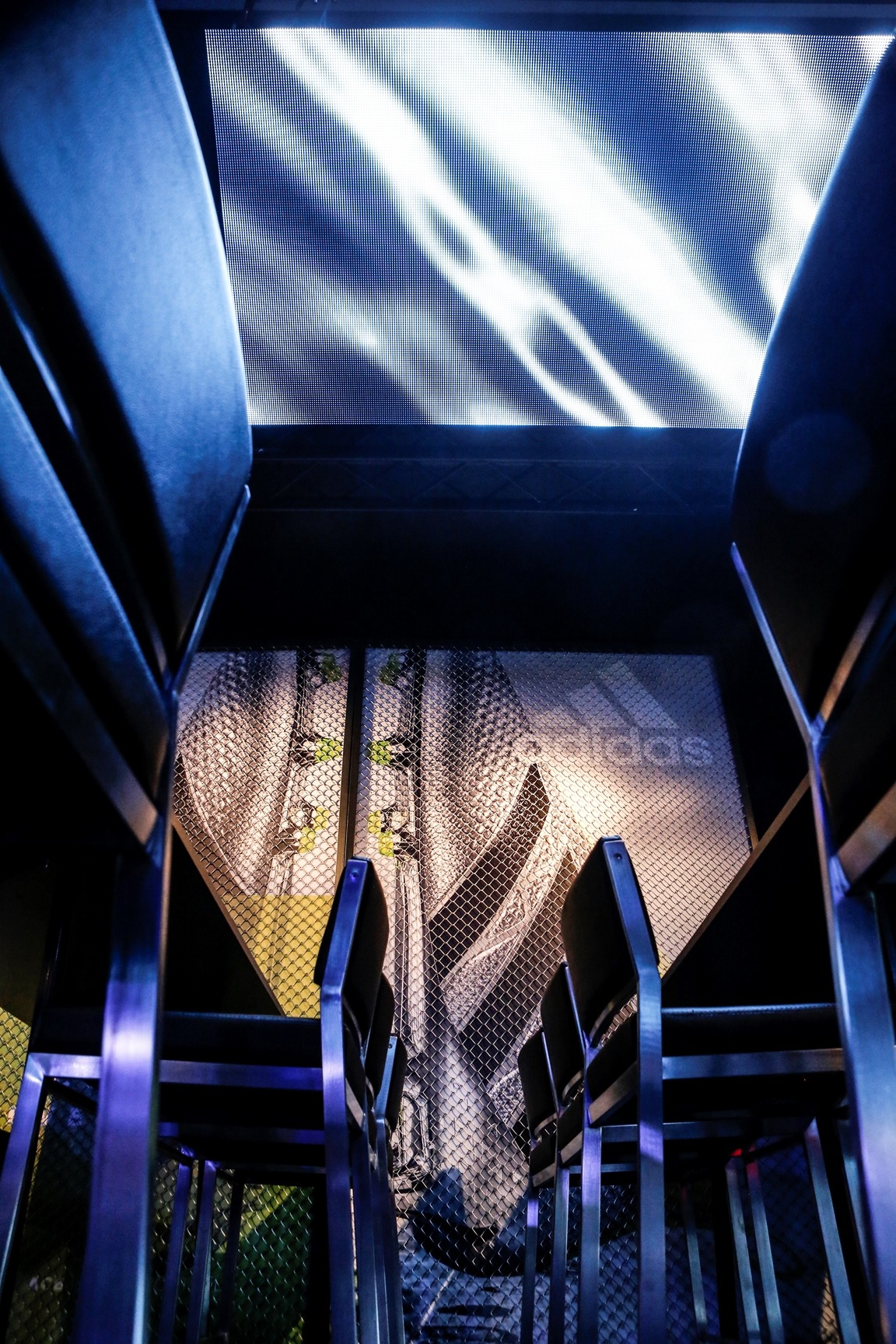 2016 欧冠 Adidas 概念店设计-15