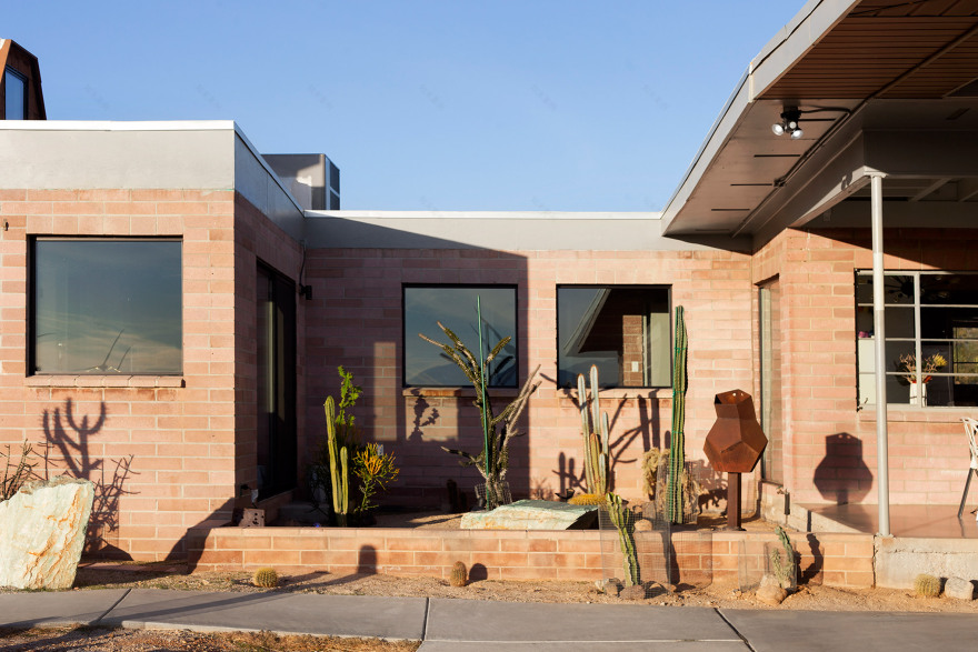 Pavlina Williams transforms mid-century dome house with angular windows-22
