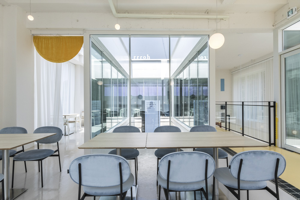 现代高级的布兰奇咖啡馆设计-20