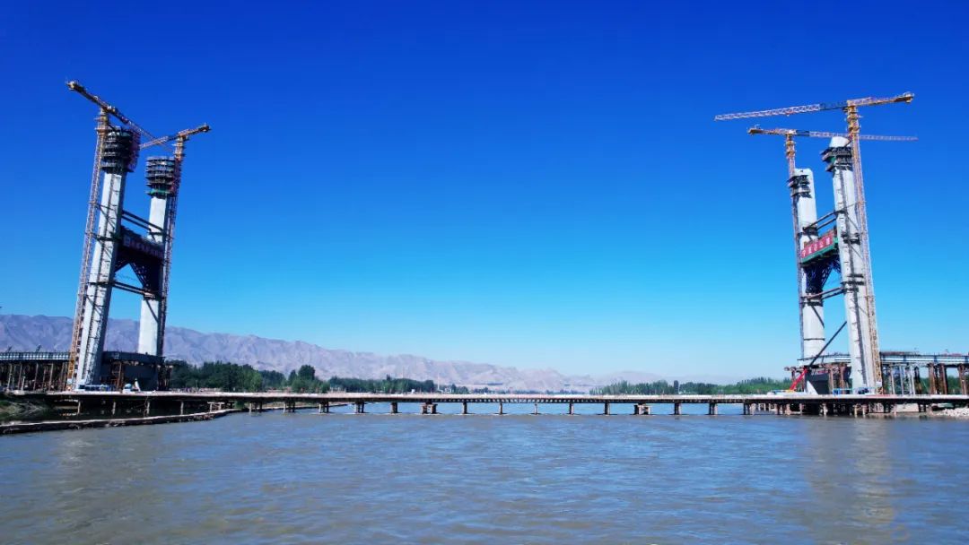 塞上江南新地标！中卫下河沿黄河公路大桥主塔全部封顶-8