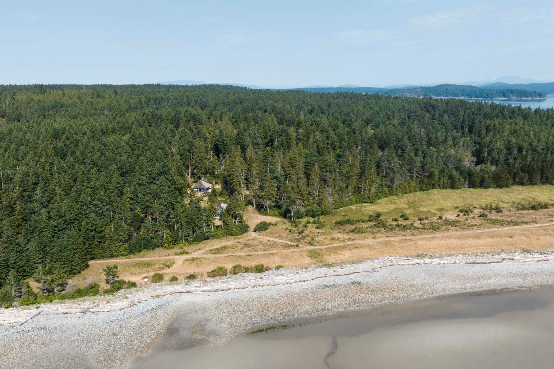 不列颠哥伦比亚省度假小屋丨Laura Killam Architecture-28