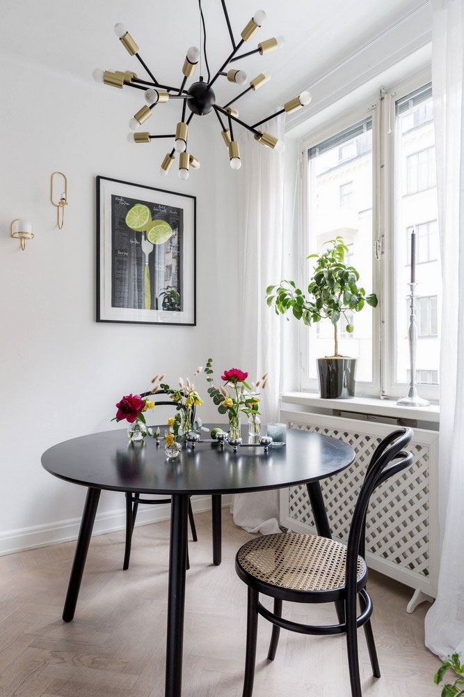 瑞典公寓的暗色调与亮丽装饰-10