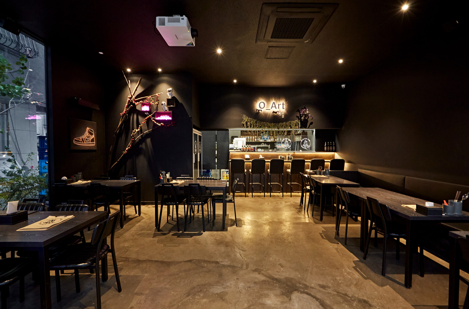 黑色乡村风格的 16 平米小酒馆设计-5