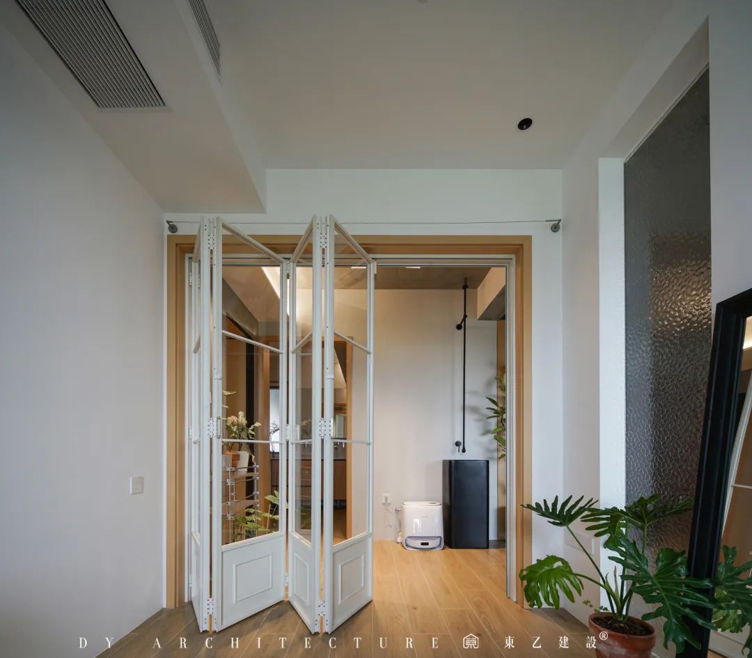 原始粗狂的混凝土裸顶遇上紧凑小三房,这酷酷的松弛感真让人着迷丨中国长沙丨東乙建设-120