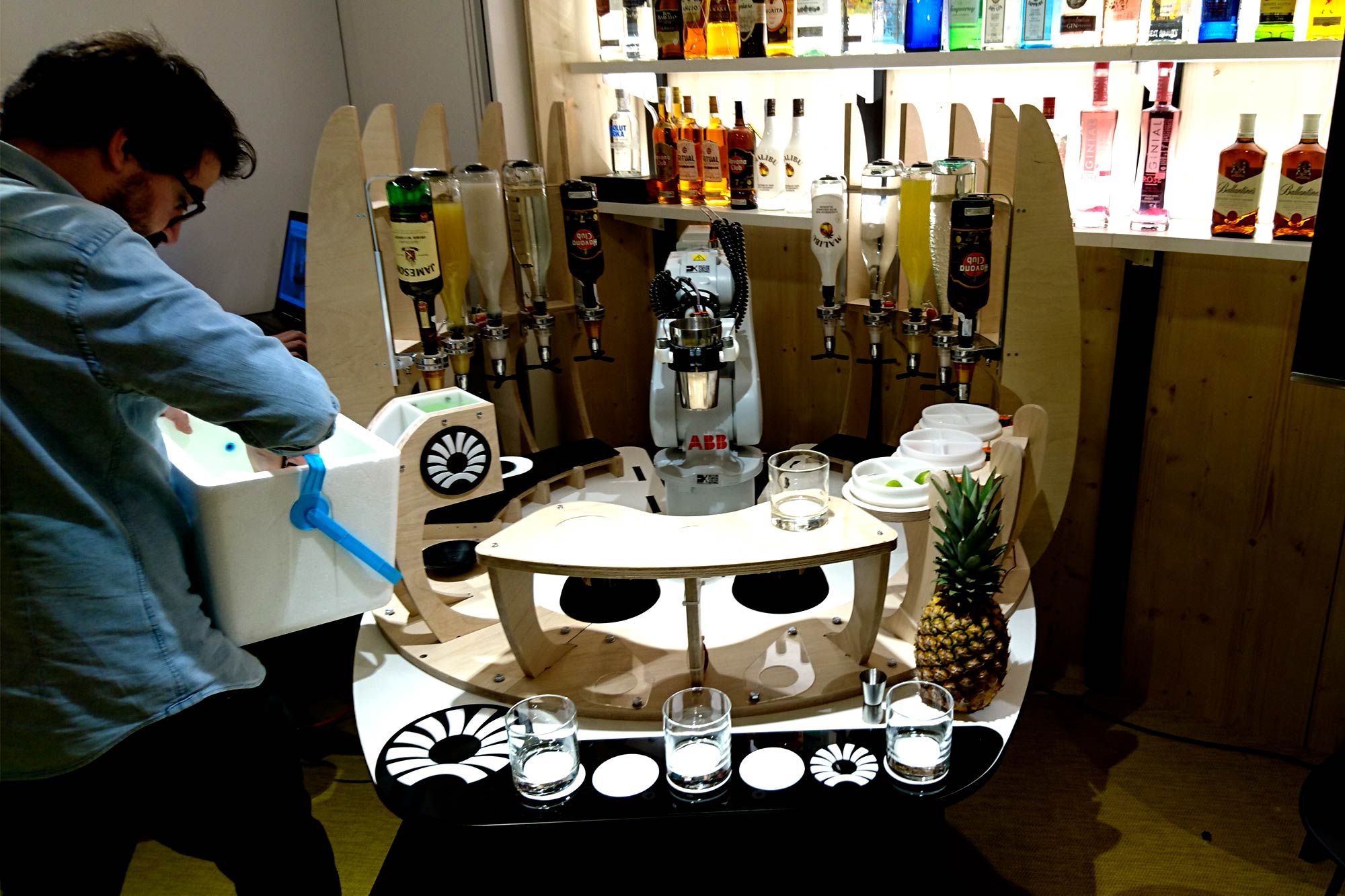 调酒机器人丨西班牙马德里丨EXarchitects-35