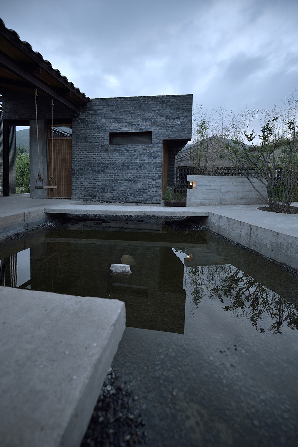 长城脚下“侧漏”的院落 | 巧妙应对用地难题-18