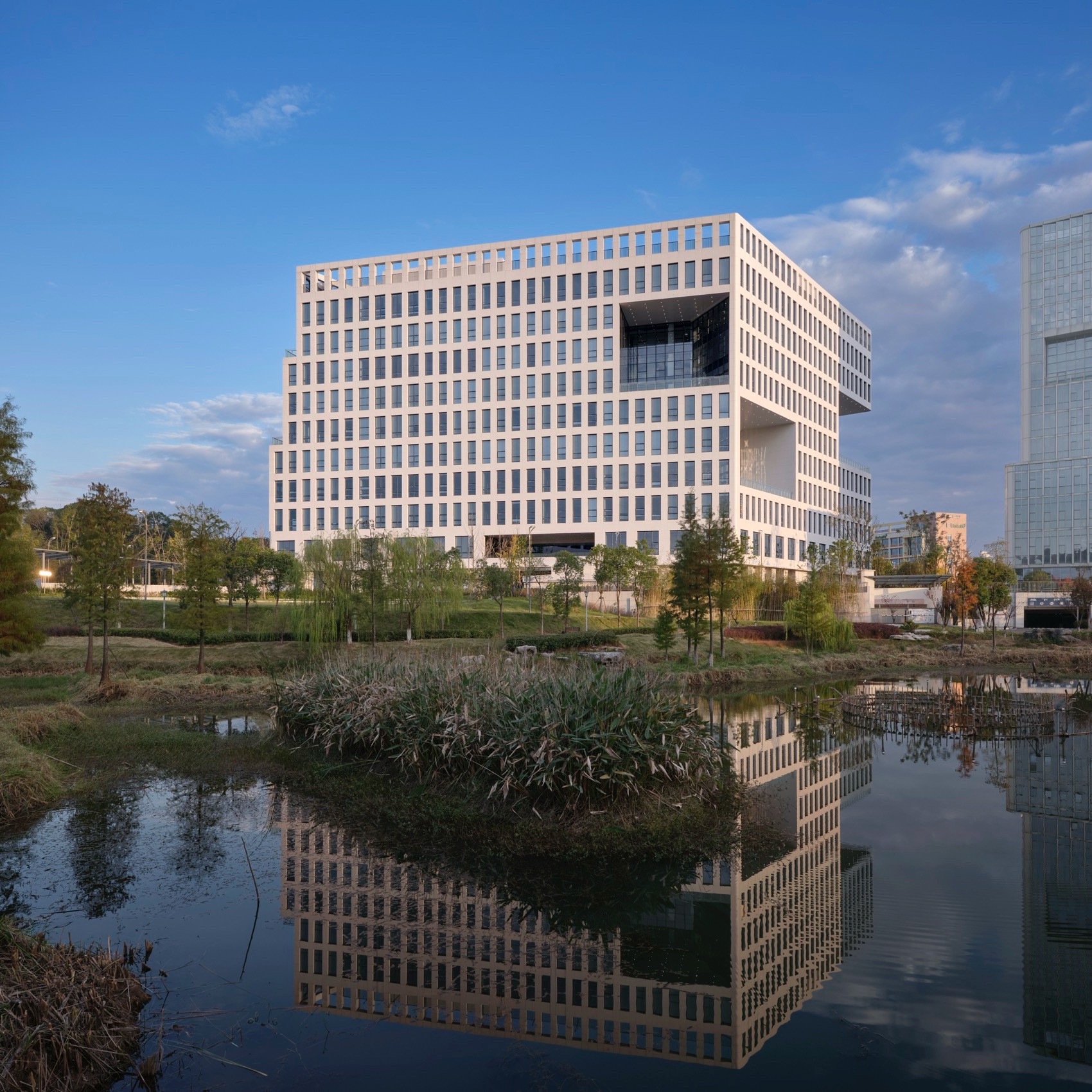 星沙产业基地自贸总部大楼丨中国长沙丨以靠建筑Leeko Architects-45