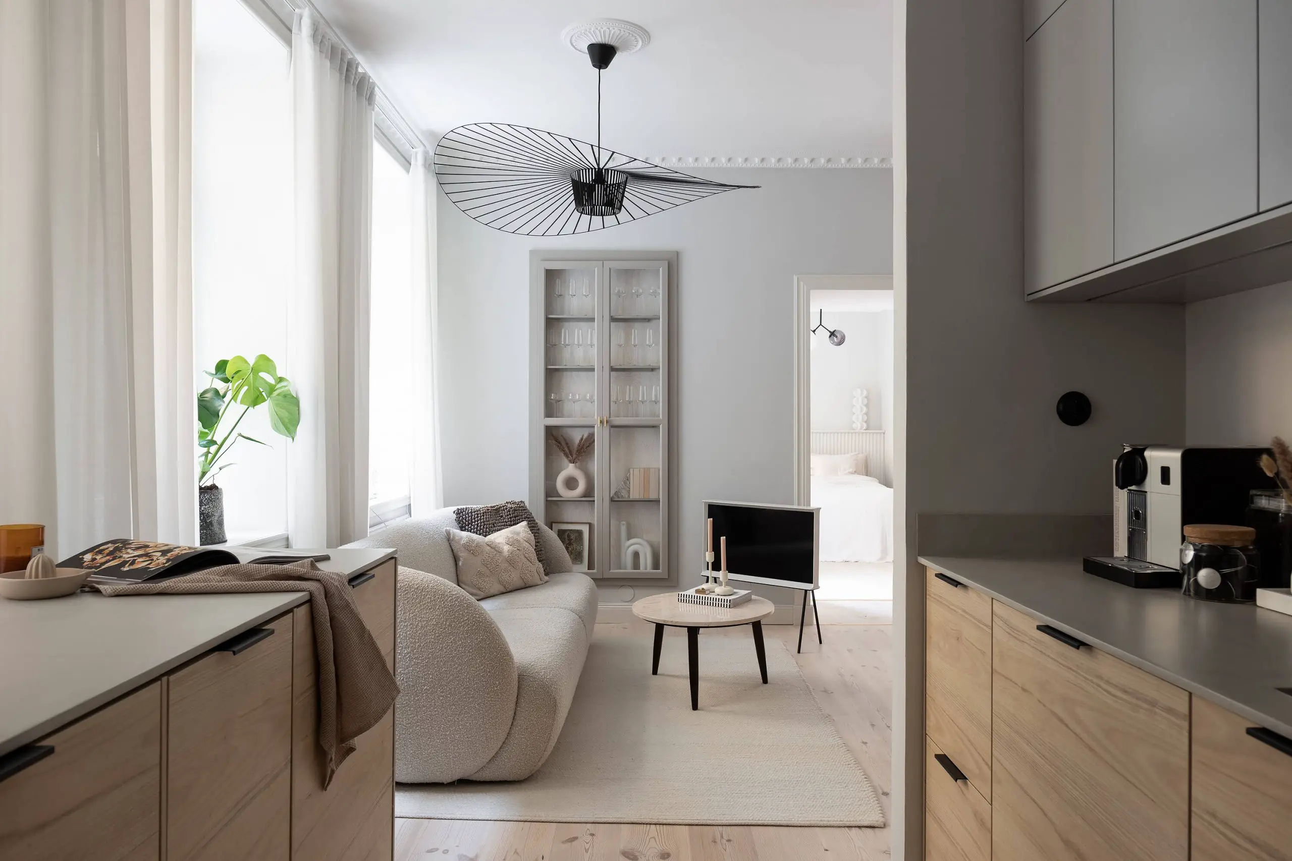 38m2 瑞典小公寓，色彩对比鲜明，家影院设计独特-6