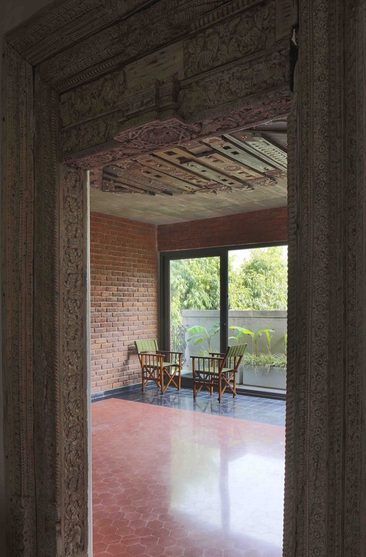 砖墙面纱 · 新德里拥挤社区中的宁静绿洲-54