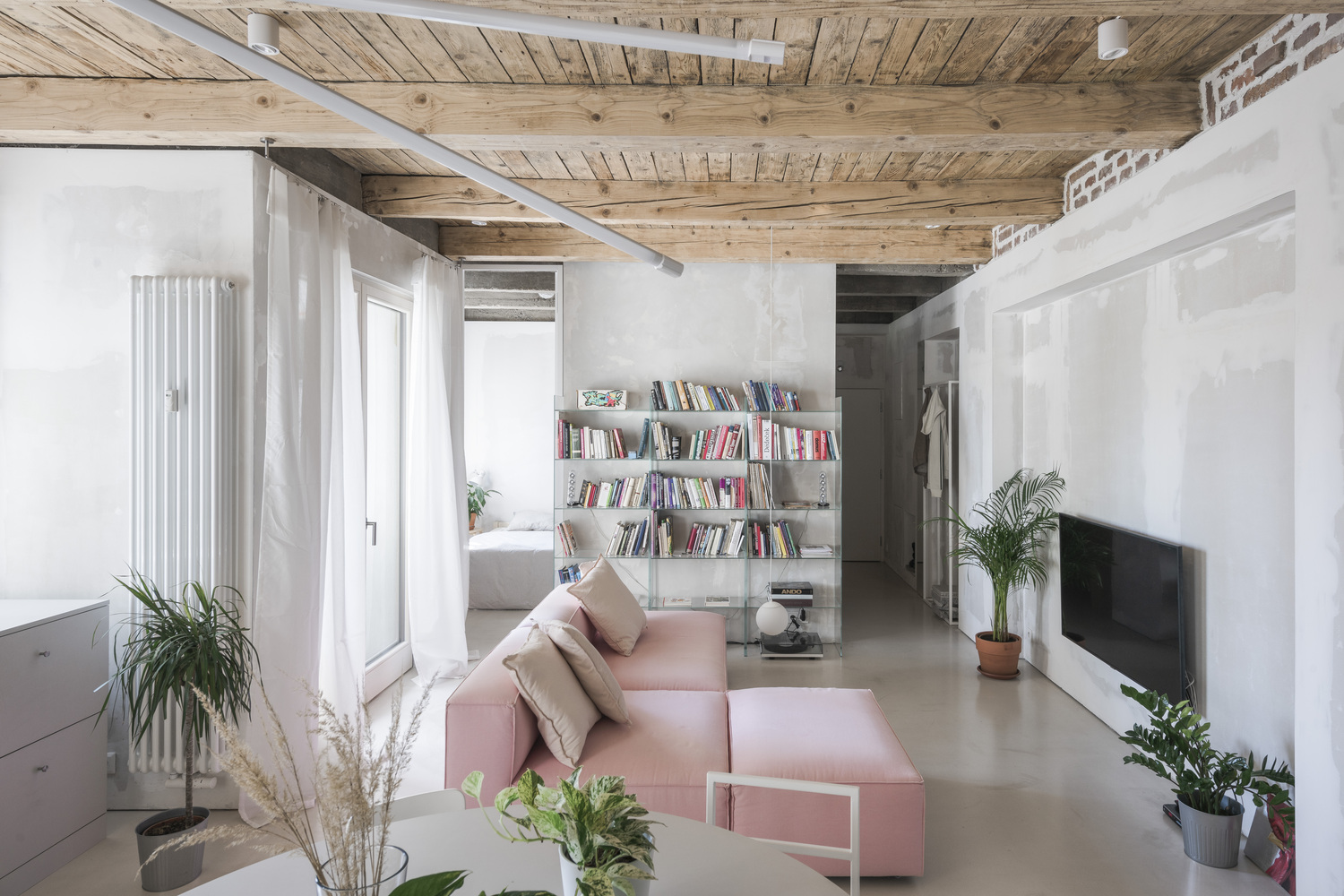 重塑空间 | 斯洛伐克 Bratislava 公寓的现代改造-11