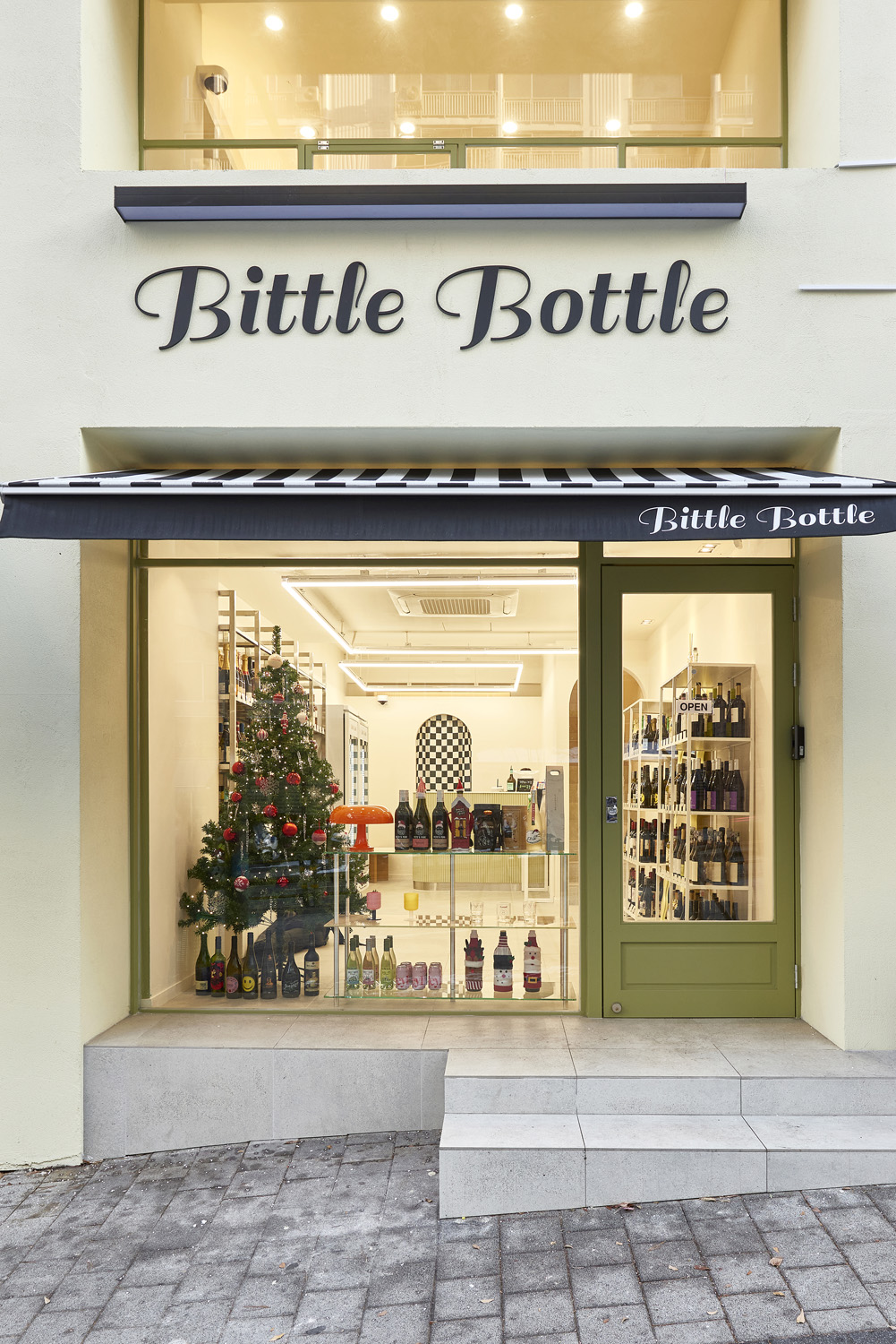 "贝壳顿 18 平米迷你卫生间的极简设计"-3