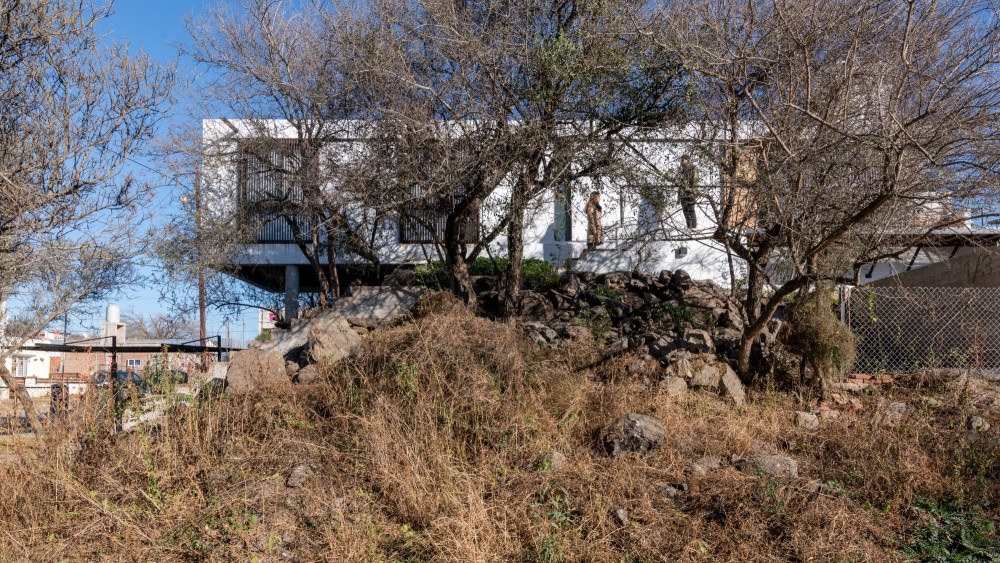 阿根廷山林中的简约住宅设计-25