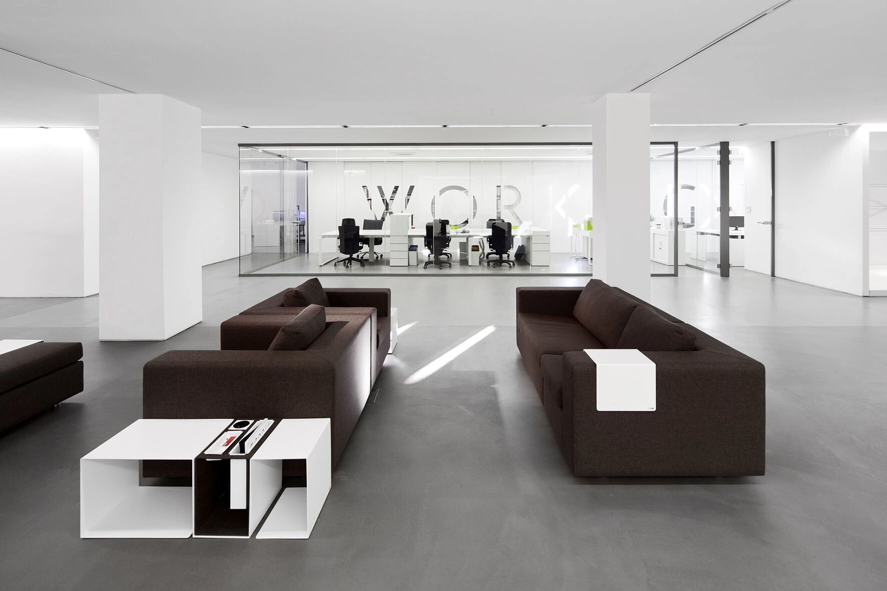 Famo Porto 展厅改造丨葡萄牙波尔图丨Moura Martins Arq.-5