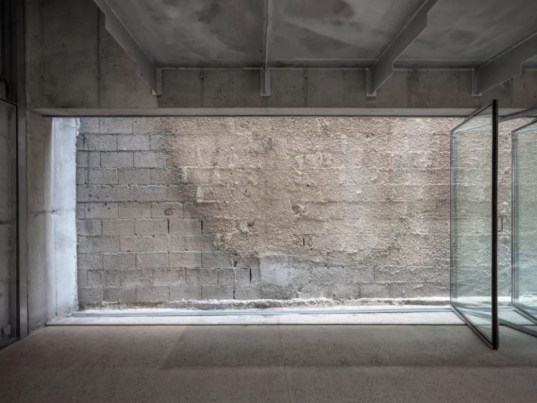 巴林穆哈拉格“建筑遗产之家” | 混凝土与玻璃的互动画廊-12