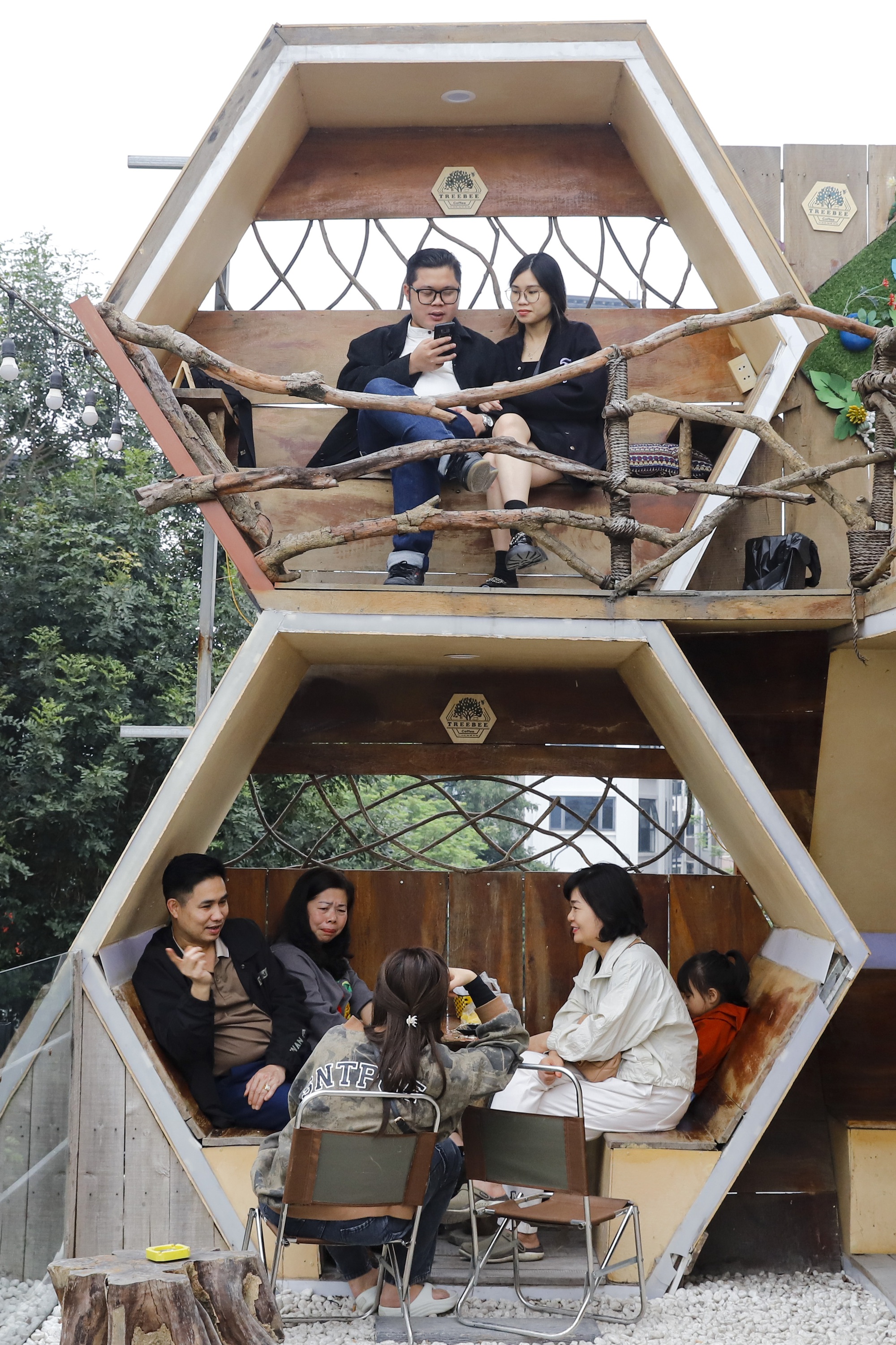 河内西湖边蜂巢咖啡馆丨越南河内-10