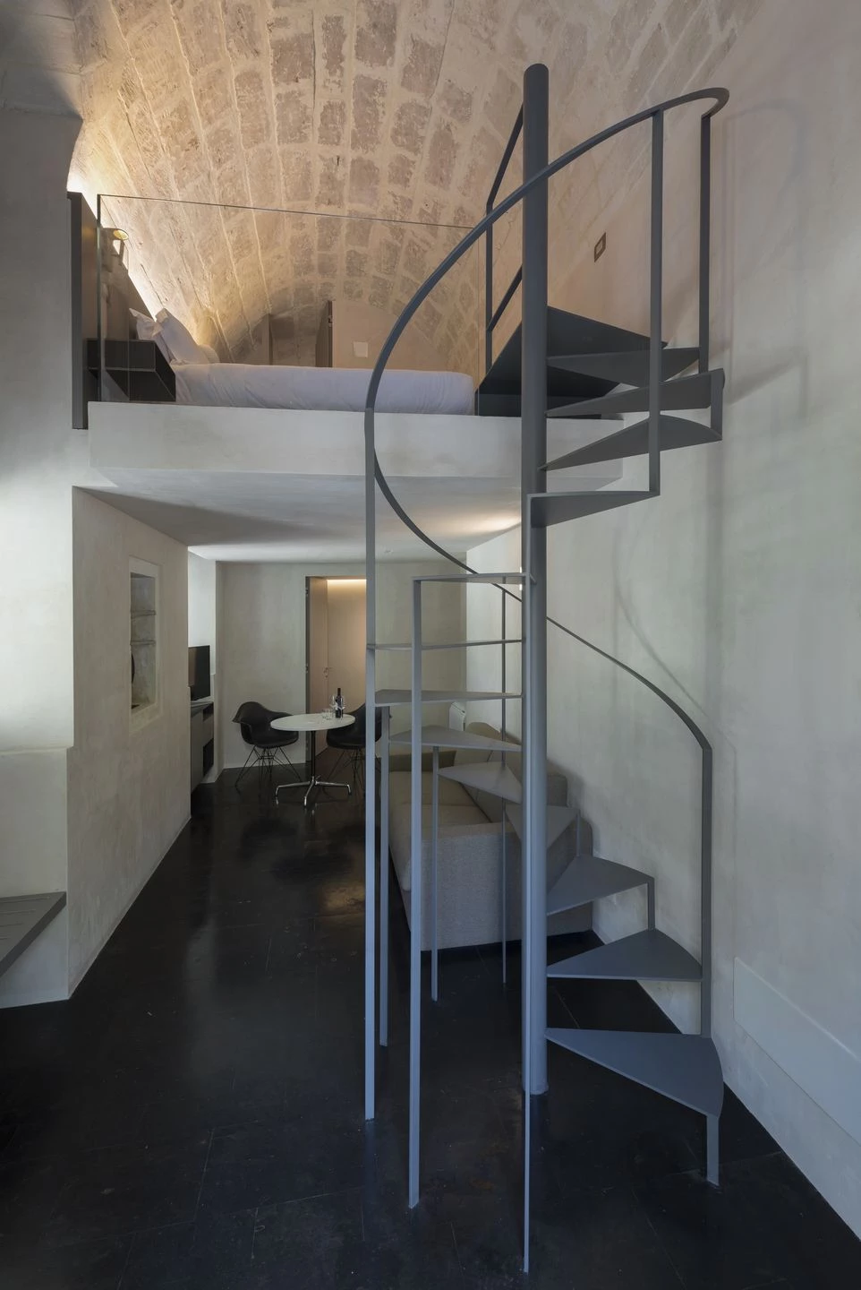 意大利修复古堡别墅,新旧对话的光影空间-25