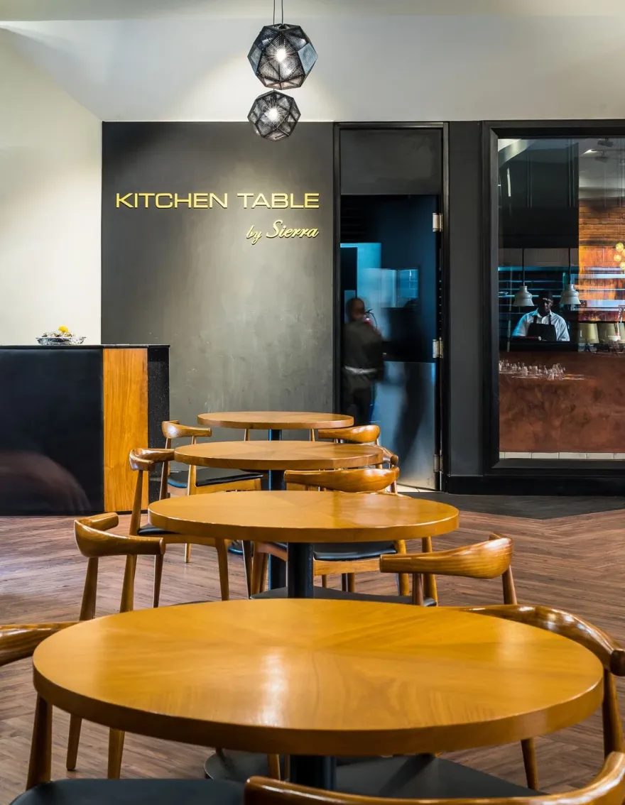 纽约风格餐厅设计,展现红砖、皮革与黑白的魅力-19