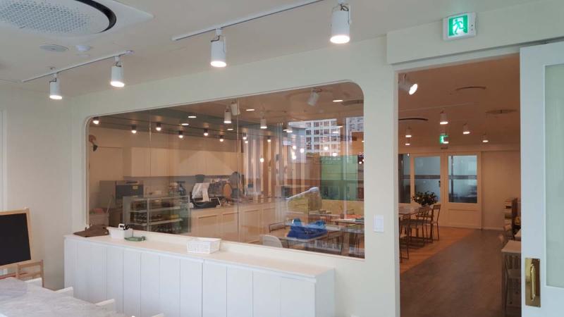 明亮整洁的儿童烹饪学校-5