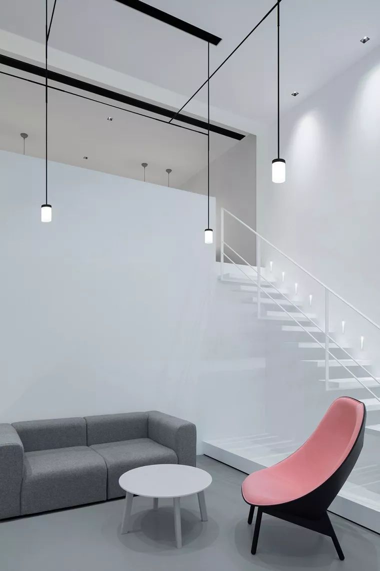 福州时间甜品店 | 极简黑白空间，美食与自然的和谐共处-24