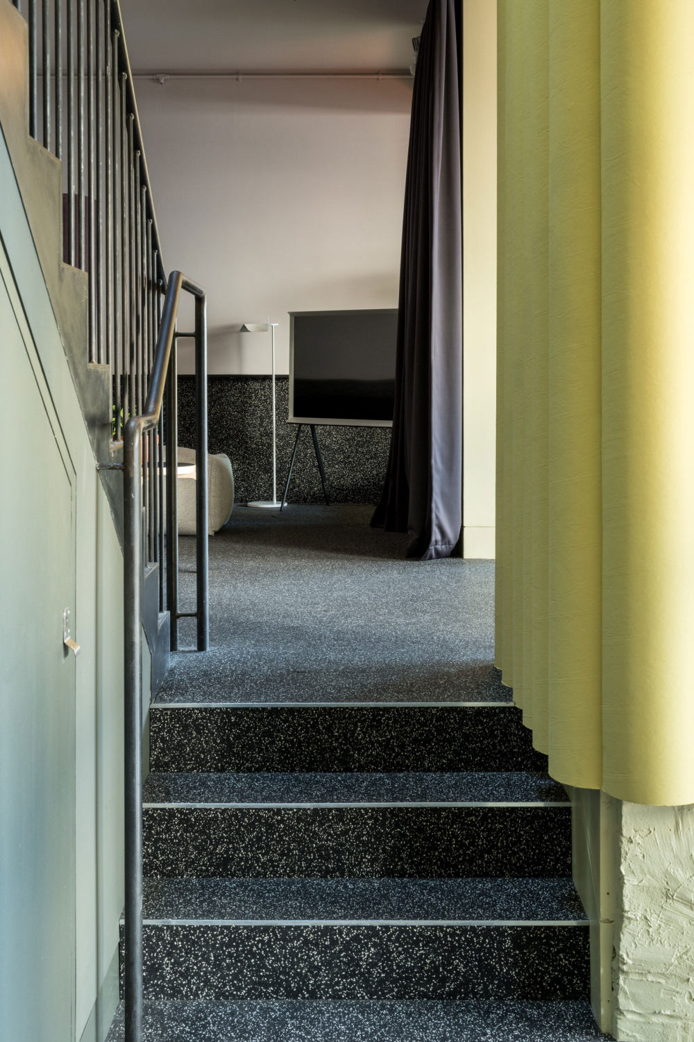 可再生材料和丰富色彩的办公室改造设计丨英国伦敦丨Archmongers-14