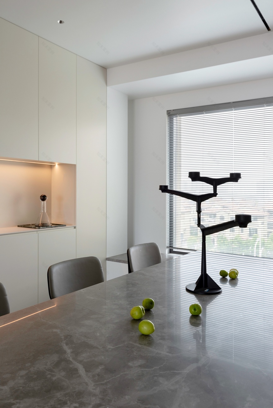 剑桥湾大平层简约空间设计-8