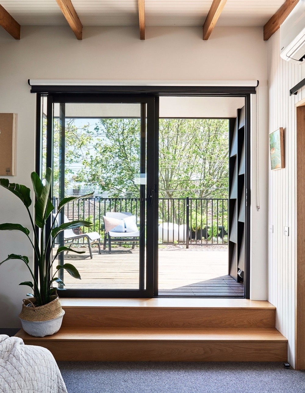 国外简约木质别墅设计-15