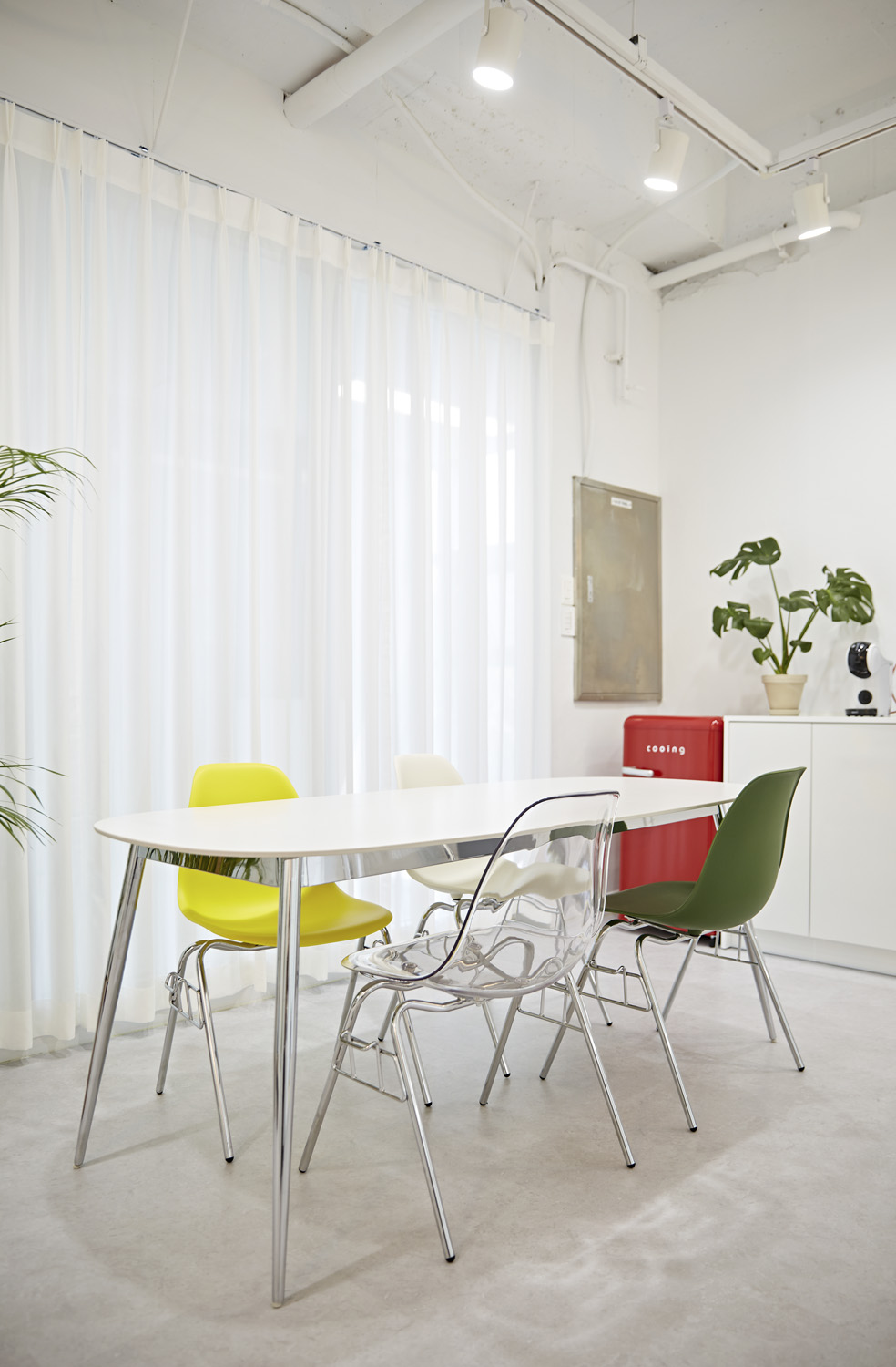 简约白色设计的 13 平小店-13