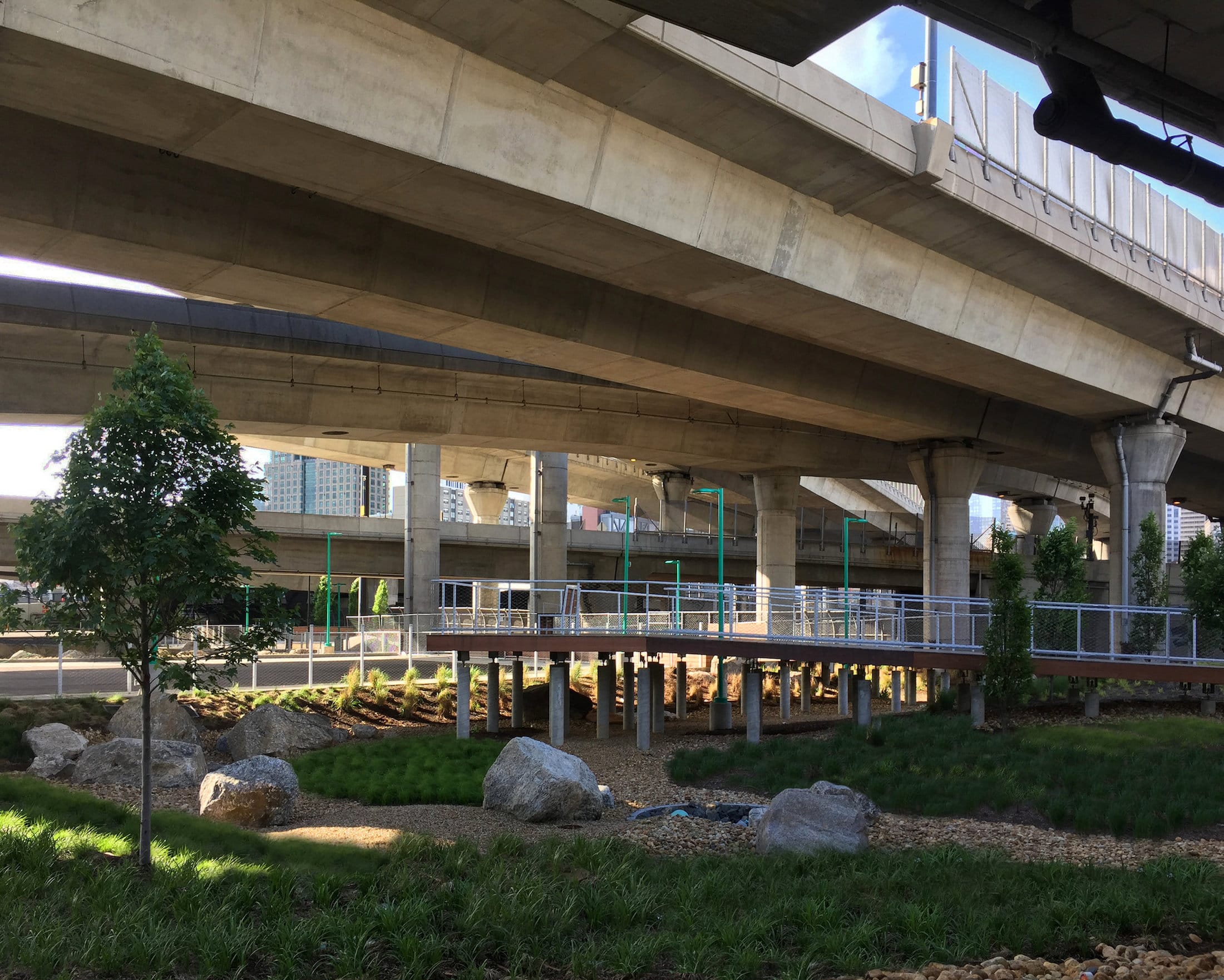 波士顿高架桥下的空间改造-10