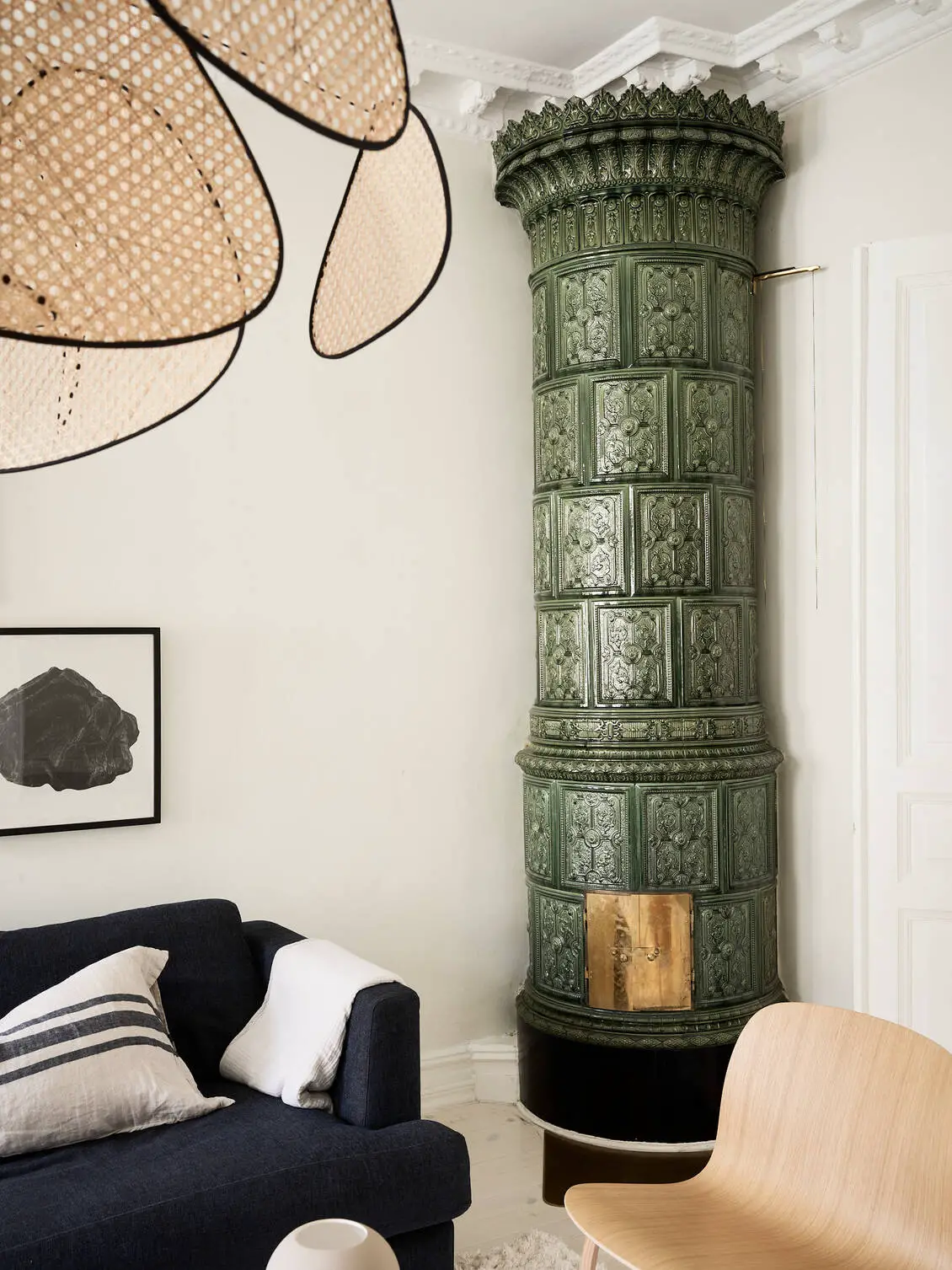 瑞典百年建筑中的经典斯堪的纳维亚风格公寓-2