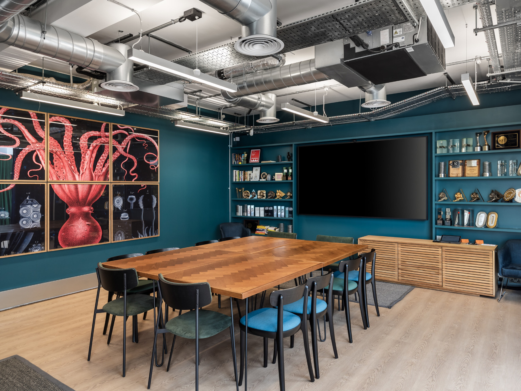 A Look Inside Unit9’s New London Office - Officelovin'-7