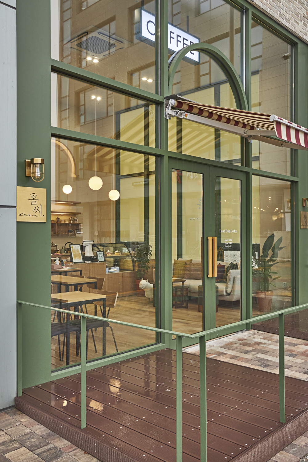 曲线魅力 | 13 平米胶囊公寓的精致设计-15