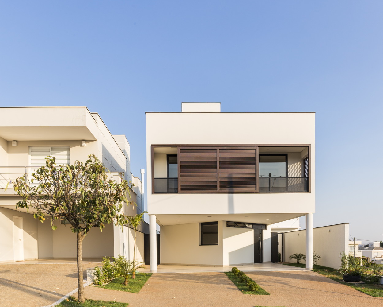 巴西 DBP House | 灵动布局，光影交织的生态住宅-41